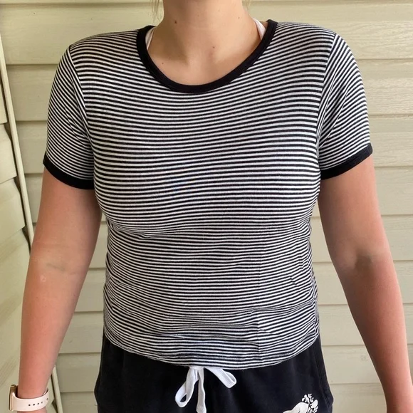 BRANDY MELVILLE - Black and White Stripped T-shirt - Picture 1 of 2